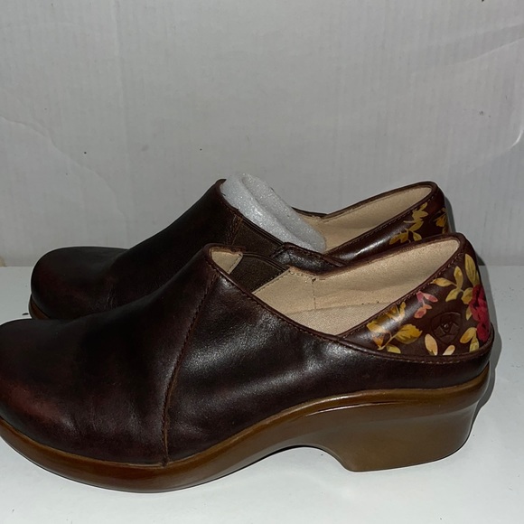 NWOT ARIAT HERA EXPERT WIDE LEATHER FLORAL EMBROIDERED WORK CLOGS - Picture 4 of 5